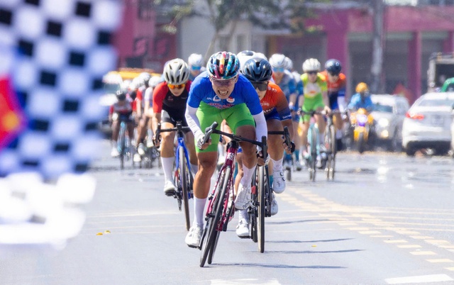 Những b&oacute;ng hồng tỏa s&aacute;ng tr&ecirc;n đường đua Biwase Tour of Vietnam 2026- Ảnh 1.