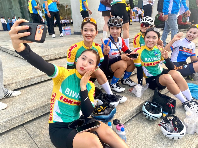 Những b&oacute;ng hồng tỏa s&aacute;ng tr&ecirc;n đường đua Biwase Tour of Vietnam 2026- Ảnh 4.