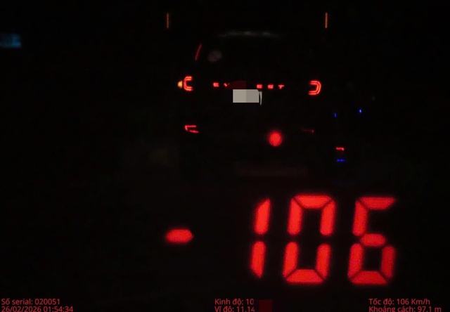 CSGT TP.HCM siết tốc độ trên Quốc lộ 13, có tài xế chạy hơn 100 Km/h - Ảnh 1.