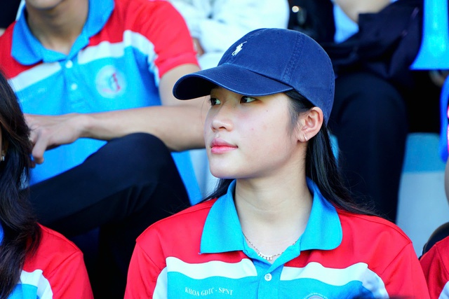 CĐV Trường ĐH Đồng Tháp lặn lội đường xa đến Nha Trang tiếp lửa đội nhà- Ảnh 3. CĐV Trường ĐH Đồng Tháp lặn lội đường xa đến Nha Trang tiếp lửa đội nhà- Ảnh 3.