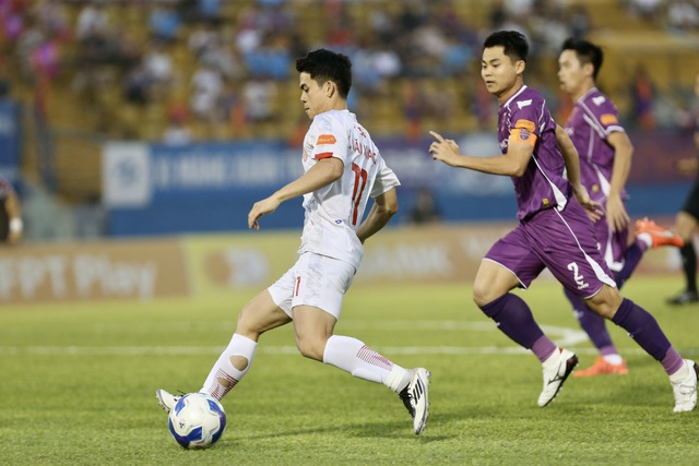 Khuất Văn Khang ghi b&agrave;n v&agrave; kiến tạo, Thể C&ocirc;ng Viettel thắng đẹp Becamex TP.HCM - Ảnh 3.