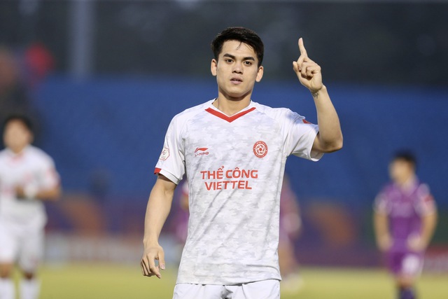 Khuất Văn Khang ghi b&agrave;n v&agrave; kiến tạo, Thể C&ocirc;ng Viettel thắng đẹp Becamex TP.HCM - Ảnh 1.