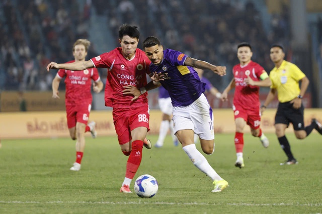 Bảng xếp hạng V-League mới nhất: CLB CAHN d&ugrave; thua vẫn &lsquo;đỉnh n&oacute;c kịch trần&rsquo;, HAGL v&agrave;o thế nguy hiểm- Ảnh 1.