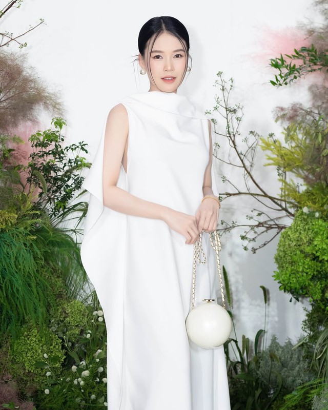 Không ngại nổi bật cùng bông tai to bản đầy táo bạo - Ảnh 7.