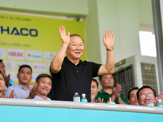 HLV Park Hang-seo: 'TNSV thay đổi t&iacute;ch cực b&oacute;ng đ&aacute; Việt Nam&rsquo;- Ảnh 1.