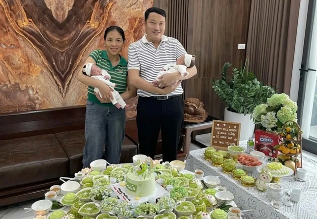 Mẹ sinh đ&ocirc;i khi con g&aacute;i sinh con đầu l&ograve;ng, cả nh&agrave; tất bật chăm 3 b&eacute;  - Ảnh 4.