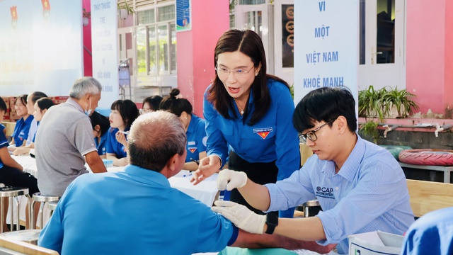 Th&aacute;ng thanh ni&ecirc;n: Chia sẻ những kh&oacute; khăn với thanh ni&ecirc;n c&ocirc;ng nh&acirc;n - Ảnh 1.