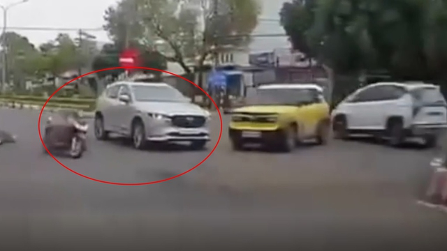 Bức x&uacute;c &ocirc; t&ocirc; t&ocirc;ng ng&atilde; xe m&aacute;y rồi bỏ chạy, đề nghị phạt nghi&ecirc;m - Ảnh 1.