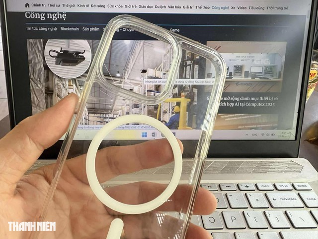 Những phụ kiện điện thoại gi&aacute; rẻ n&ecirc;n c&acirc;n nhắc trước khi mua - Ảnh 1.