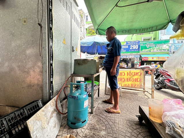 Gi&aacute; gas tăng v&agrave; khan hiếm từ đầu th&aacute;ng 3, người d&acirc;n lo lắng - Ảnh 1.