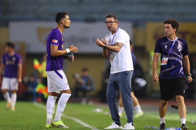 HLV Polking tiếc đứt ruột khi CLB CAHN đứt mạch bất bại, Ho&agrave;ng H&ecirc;n bất ngờ nhắc đến &ocirc;ng Kim Sang-sik- Ảnh 2.