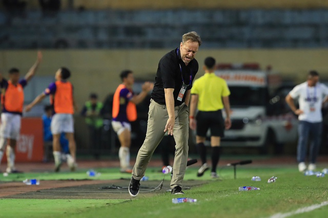 HLV Polking tiếc đứt ruột khi CLB CAHN đứt mạch bất bại, Ho&agrave;ng H&ecirc;n bất ngờ nhắc đến &ocirc;ng Kim Sang-sik- Ảnh 1.