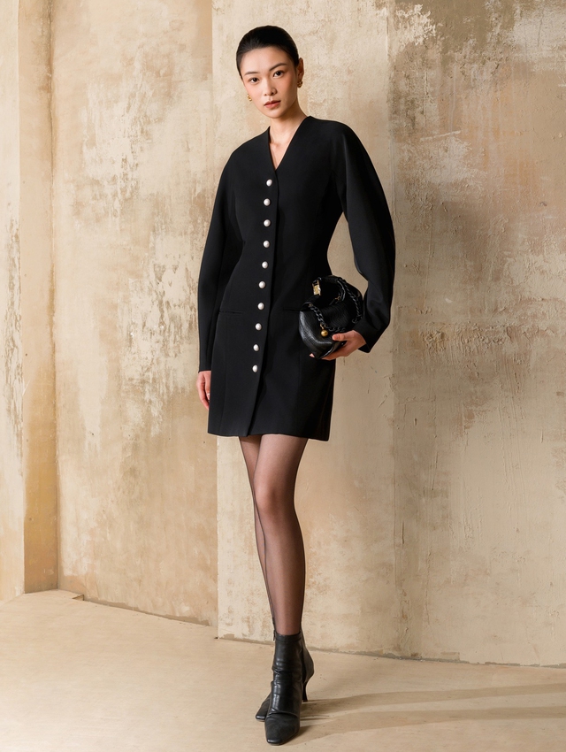 Đầm đen tối giản, lựa chọn 'chân ái' cho những ngày lười - Ảnh 3.