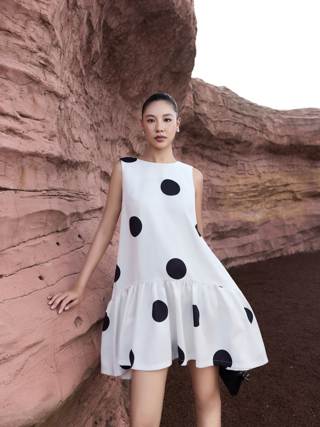 Họa tiết chấm bi trở lại ‘ngôi đầu’ xu hướng xuân hè 2026  - Ảnh 2.