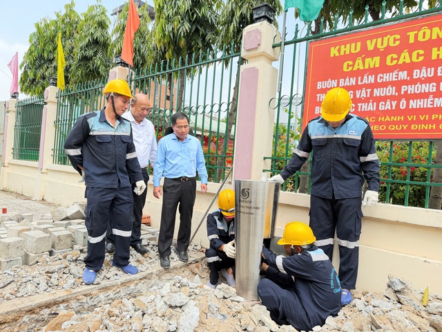 SAWACO lắp trụ nước uống miễn ph&iacute; tại Đ&agrave;i tưởng niệm sau kiến nghị của cử tri - Ảnh 1.
