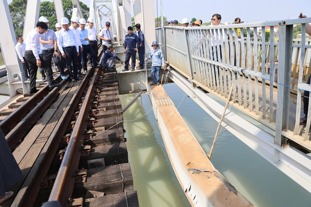 Cầu Ghềnh sẽ được gia cố để lưu th&ocirc;ng tạm từ ng&agrave;y 12.3- Ảnh 2.