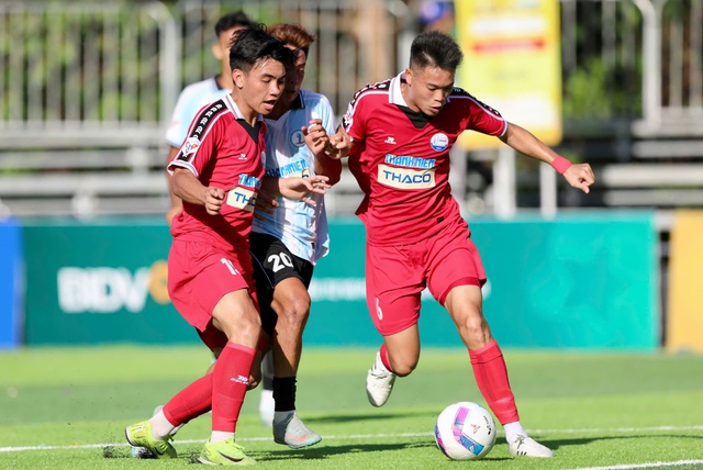 Lượt trận đầu VCK: Chủ nh&agrave; Nha Trang ki&ecirc;n cường, nh&oacute;m ứng vi&ecirc;n ph&ocirc; diễn sức mạnh- Ảnh 2.