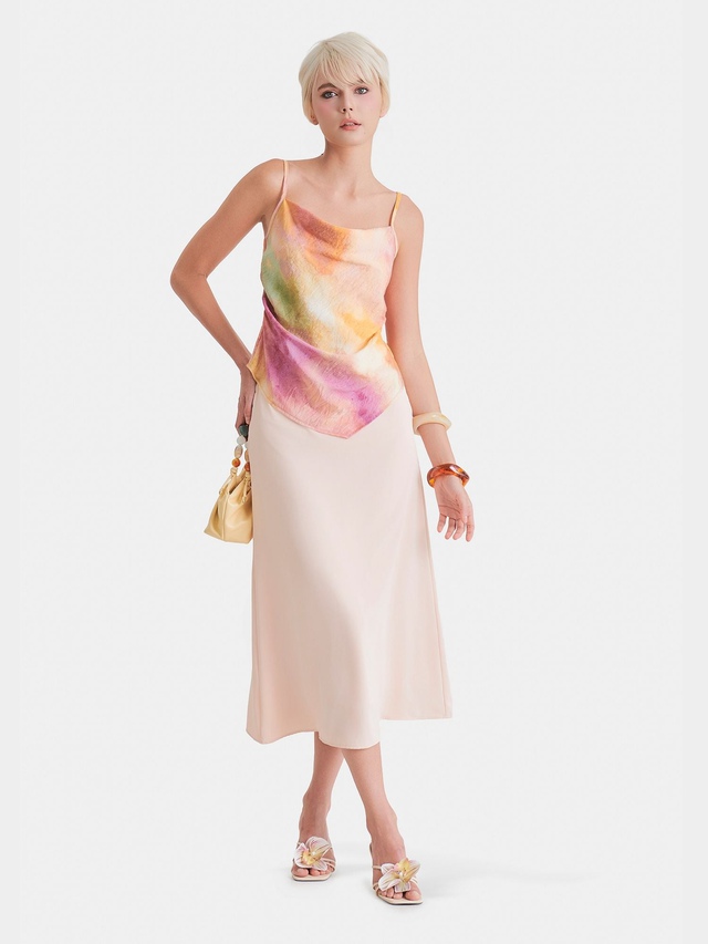 Trang phục loang màu mang luồng gió mới cho phong cách đời thường - Ảnh 2.