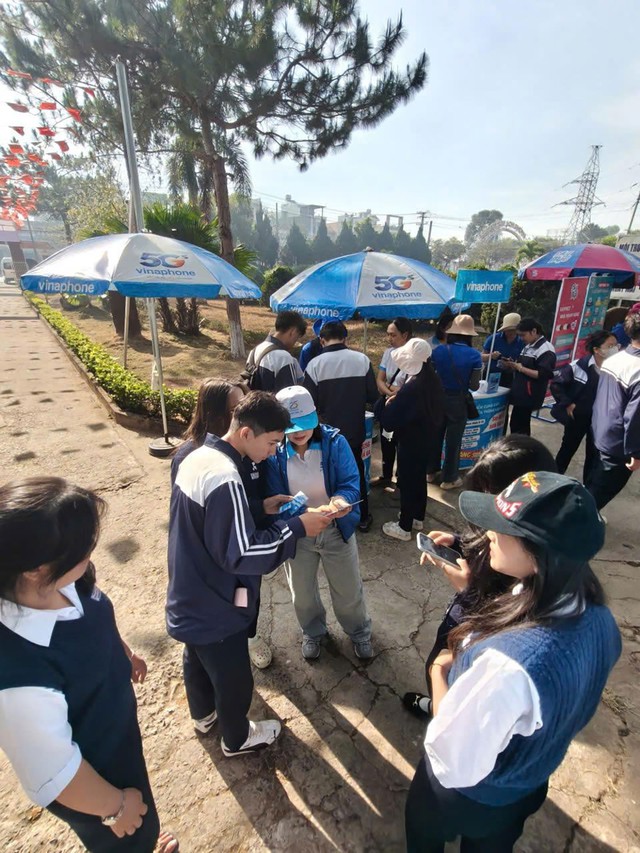 VNPT Lâm Đồng: 20 năm miệt mài ‘tiếp sức’, cùng sĩ tử viết tiếp ước mơ - Ảnh 1.