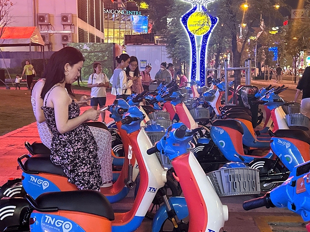 Người trẻ đang dần 'phải l&ograve;ng' giao th&ocirc;ng c&ocirc;ng cộng - Ảnh 2.