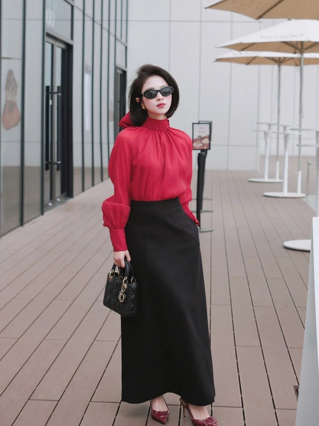 Sắc đỏ nồng nàn kết hợp đen huyền bí tạo diện mạo thời thượng- Ảnh 7.