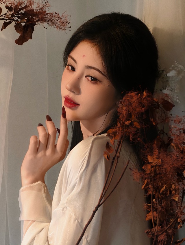 C&ocirc;ng ty quản l&yacute; cũ 'chơi chi&ecirc;u', C&uacute;c Tịnh Y vẫn an to&agrave;n tho&aacute;t scandal trốn thuế  - Ảnh 2.