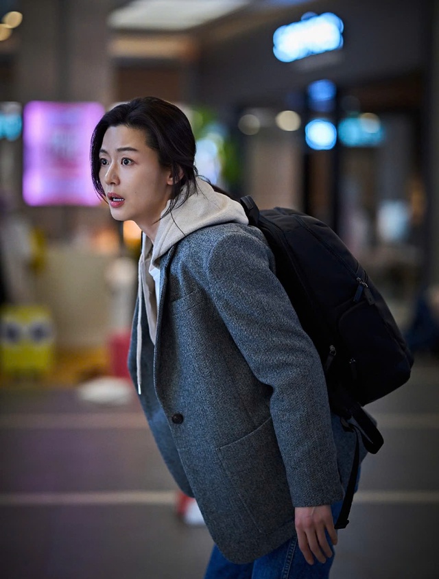 'Mợ chảnh' Jun Ji Hyun trở lại m&agrave;n ảnh rộng sau 11 năm - Ảnh 2.