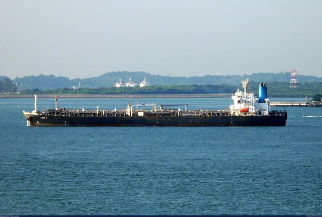 T&agrave;u dầu tr&uacute;ng t&ecirc;n lửa ngo&agrave;i khơi Qatar, Iran tập k&iacute;ch c&aacute;c mục ti&ecirc;u tại v&ugrave;ng Vịnh - Ảnh 1.