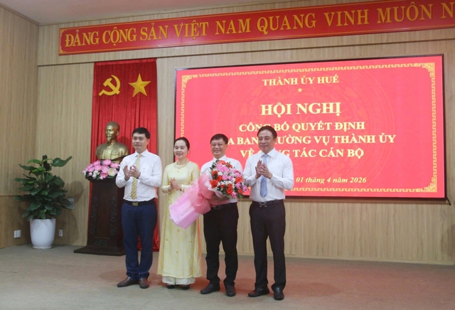 Điều động c&aacute;n bộ Huế: Ph&oacute; chủ tịch th&agrave;nh phố l&agrave;m B&iacute; thư phường- Ảnh 1.