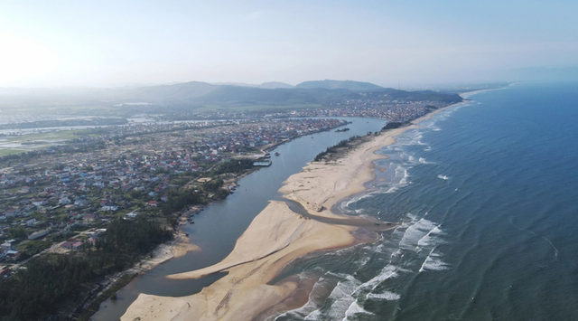 Cửa s&ocirc;ng bị bồi lấp, h&agrave;ng trăm t&agrave;u c&aacute; kh&ocirc;ng thể ra v&agrave;o- Ảnh 5.