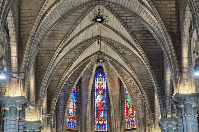 Nh&agrave; thờ Ch&aacute;nh t&ograve;a Nha Trang - Ngọn th&aacute;p đ&aacute; vươn giữa trời biển- Ảnh 7.