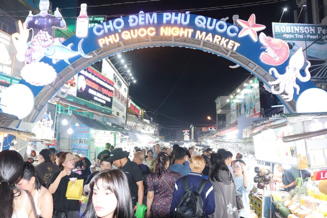Kh&ocirc;ng c&oacute; chuyện dẹp bỏ chợ đ&ecirc;m Ph&uacute; Quốc - Ảnh 2.