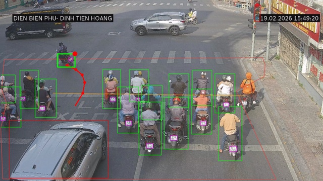 Kh&ocirc;ng c&oacute; CSGT, camera AI ở TP.HCM vẫn '&acirc;m thầm' ghi h&igrave;nh, phạt nguội h&agrave;ng loạt - Ảnh 2.