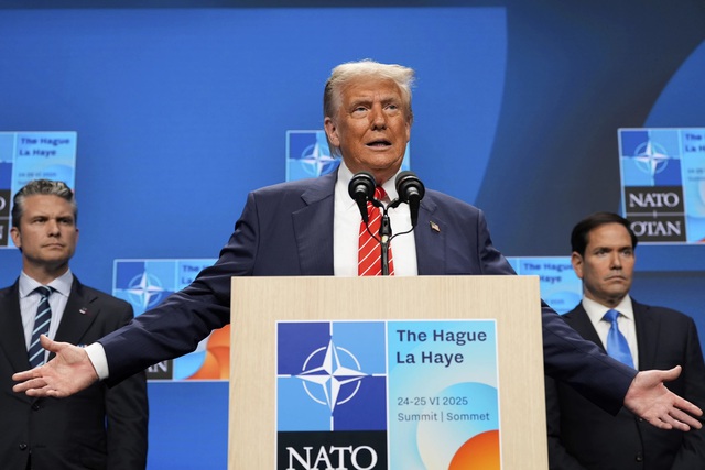 &Ocirc;ng Trump &lsquo;nghi&ecirc;m t&uacute;c c&acirc;n nhắc&rsquo; rời NATO - Ảnh 1.