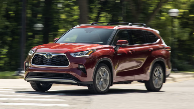 10 &ocirc; t&ocirc; hybrid giữ gi&aacute; tốt nhất sau 5 năm: Xe Toyota &aacute;p đảo - Ảnh 1.