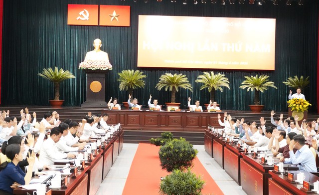 TP.HCM tăng trưởng kinh tế tr&ecirc;n 8%, sắp c&oacute; 2 đ&ograve;n bẩy thể chế lớn - Ảnh 1.