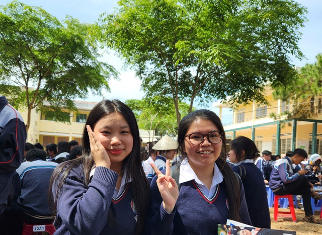 V&igrave; sao nhiều học sinh th&iacute;ch luyện thi tr&ecirc;n mạng hơn đi học th&ecirc;m? - Ảnh 2.