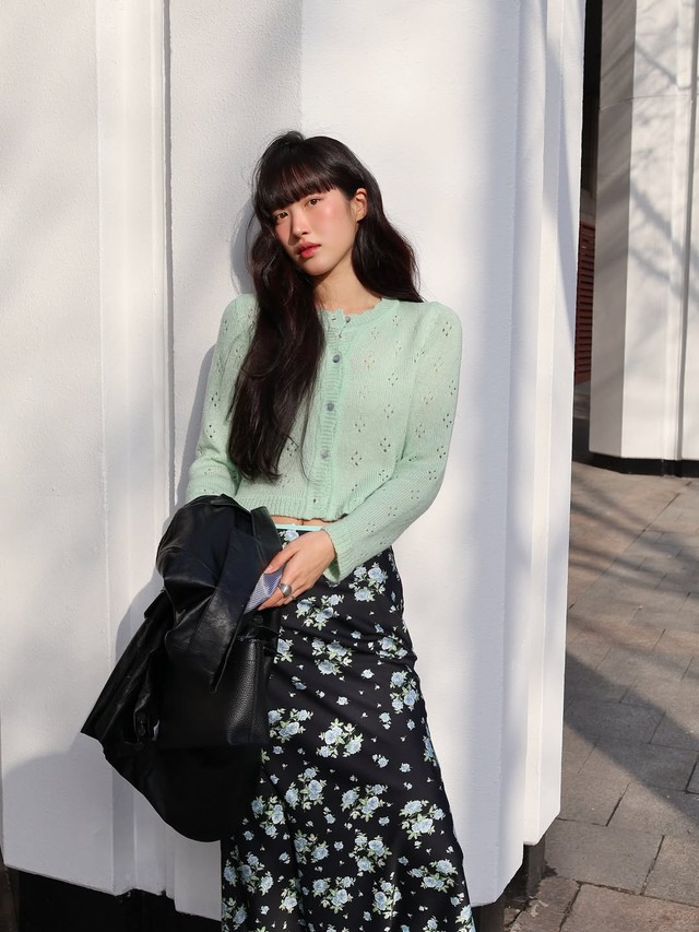 Chân váy cổ điển, chân váy hoa là tâm điểm của phong cách đường phố - Ảnh 3.