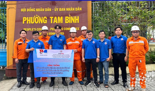 &Aacute;nh s&aacute;ng từ những l&ograve;ng nh&acirc;n ở EVNHCMC - Ảnh 1.