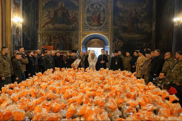Nga - Ukraine ngừng bắn vào Lễ Phục sinh Chính thống giáo - Ảnh 1.