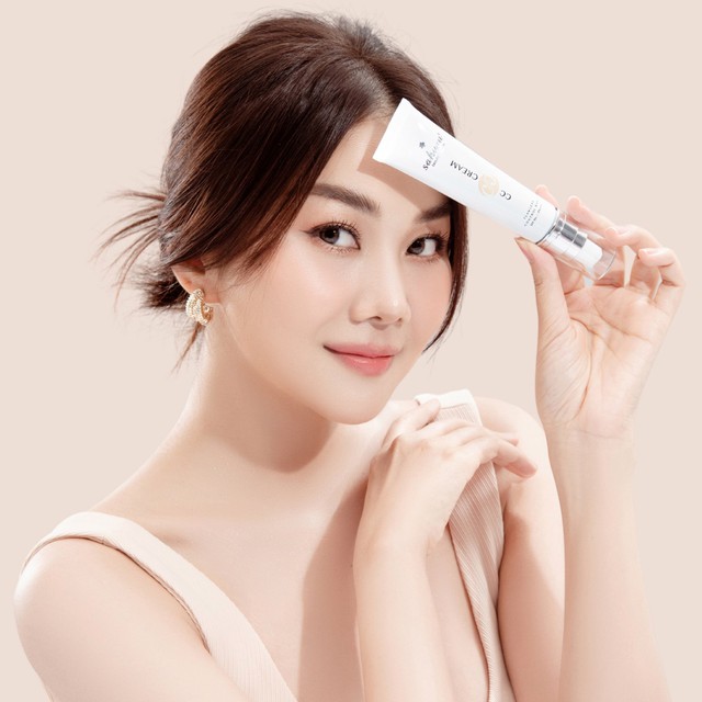 Top 3 kem chống nắng nâng tone kiềm dầu ‘cực đỉnh’ cân mọi thời tiết nắng nóng- Ảnh 4. Top 3 kem chống nắng nâng tone kiềm dầu ‘cực đỉnh’ cân mọi thời tiết nắng nóng- Ảnh 4.