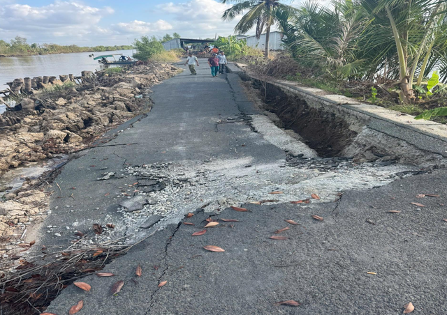 Lại xảy ra sụt l&uacute;n lộ giao th&ocirc;ng ở x&atilde; C&aacute;i Nước - Ảnh 5.