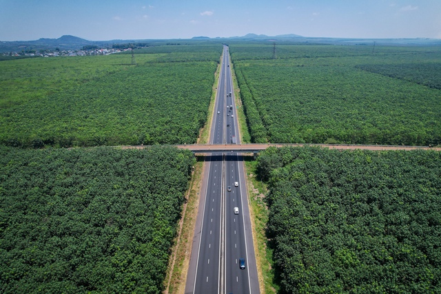 Mối nguy dừng xe tr&ecirc;n cao tốc: Nhiều t&agrave;i xế tự đẩy m&igrave;nh v&agrave;o nguy hiểm - Ảnh 4.
