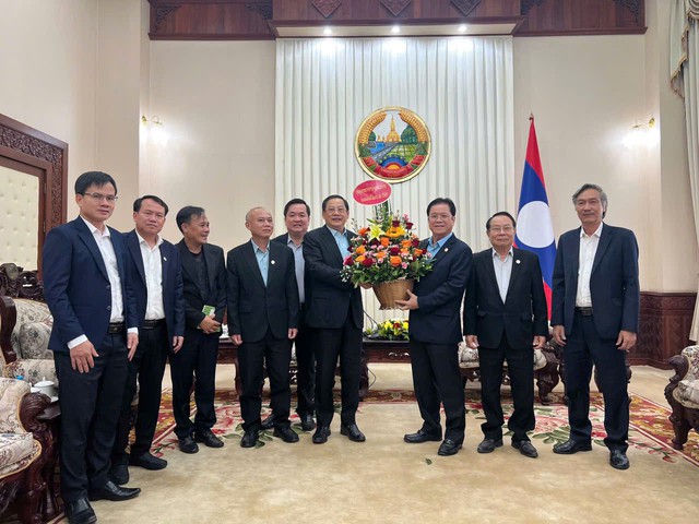 L&atilde;nh đạo VRG thăm, ch&uacute;c Tết Bun Pimay tại L&agrave;o - Ảnh 2.