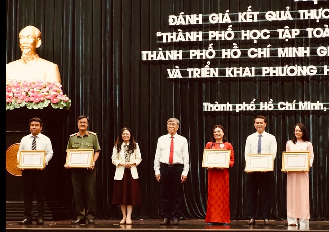 Phó Chủ tịch UBND TP.HCM nêu 5 nhiệm vụ trọng tâm của TP học tập toàn cầu - Ảnh 2.