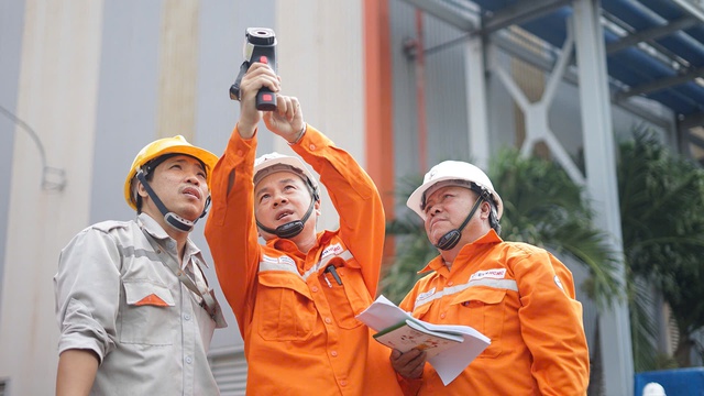 &Aacute;nh s&aacute;ng từ những l&ograve;ng nh&acirc;n ở EVNHCMC - Ảnh 3.