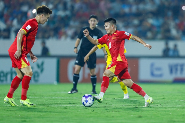 Tuyến giữa đội tuyển Việt Nam: 'Ốc đảo' lặng lẽ cạnh Hoàng Đức, giữa dàn sao nhập tịch- Ảnh 3. Tuyến giữa đội tuyển Việt Nam: 'Ốc đảo' lặng lẽ cạnh Hoàng Đức, giữa dàn sao nhập tịch- Ảnh 3.