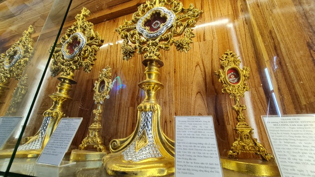 Nhà thờ đá Tùng Sơn lưu giữ nhiều thánh tích từ Công giáo Rôma- Ảnh 12. Nhà thờ đá Tùng Sơn lưu giữ nhiều thánh tích từ Công giáo Rôma- Ảnh 12.