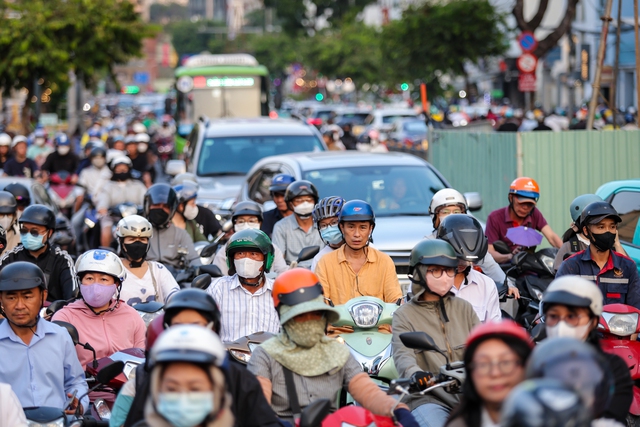 Thi c&ocirc;ng ga ngầm metro số 2 đường C&aacute;ch Mạng Th&aacute;ng 8: Đi sao tr&aacute;nh kẹt xe? - Ảnh 3.