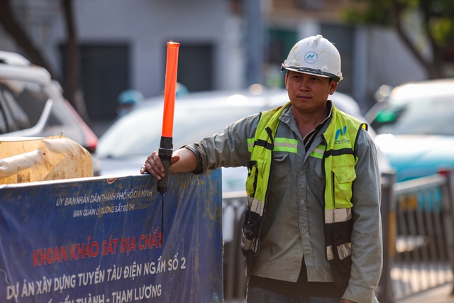 Thi c&ocirc;ng ga ngầm metro số 2 đường C&aacute;ch Mạng Th&aacute;ng 8: Đi sao tr&aacute;nh kẹt xe? - Ảnh 2.
